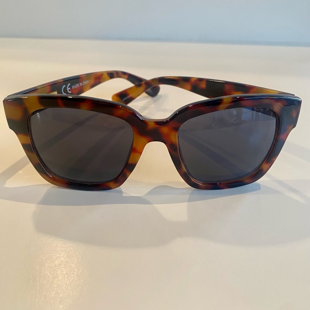 J Crew Sunglasses. Tortoise shell frame. Great pair of sunnies!